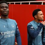 Bukayo Saka hovorí, že sa nevidí ako vzor pre spoluhráčov z Arsenalu Ethan Nwaneri a Max Dowman
