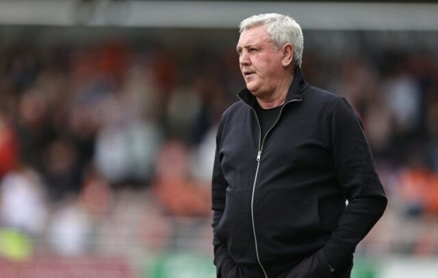 Steve Bruce prepustený EFL Club jednoducho hodiny po väčšine súčasnej Steve Bruce prepustený EFL Club jednoducho hodiny po väčšine súčasnej straty v bezohľadnej 58-slovnej vyhlásení