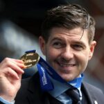 Steven Gerrard oslavuje víťazný titul s Rangers