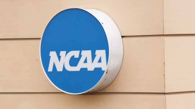 Stratégia panela NCAA, ktorá umožňuje profesionálnym športovcom univerzity, aby sa bankovali o profesionálnych športových aktivitách 


