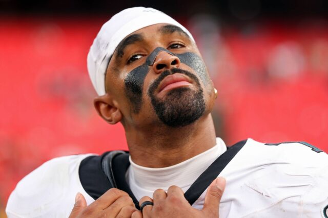 Stúpenci NFL reagujú na úplný červený herný deň Jalena Harmsa logo pochodového šialenstva