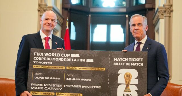 Prezident FIFA Gianni Infantino predstavuje kanadského premiéra Marka Carneyho Kanadský otvorový lístok