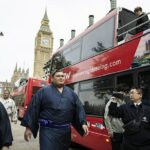 Sumo Battting Titans Stun London: Stúpenci sú upozornení na to, aby boli rozdrvení v Royal Albert Hall a kúpeľne sú vylepšené pre japonských 25 rockových konkurentov, ktorí boli skutočne mimo McDonald's a nákup na TK MAXX
