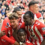 Zázračný chlapec zo Sunderlandu Chris Rigg (v strede) zamlčoval akékoľvek reči o Black Cats zameraných na európsky futbal.