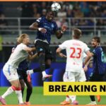 Yann Bisseck oslavuje víťazstvo Inter Milána nad Barcelonou