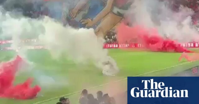 Tel Avivské futbalové derby medzi Hapoelom a Maccabi prerušené po výtržnostiach|Futbal 

