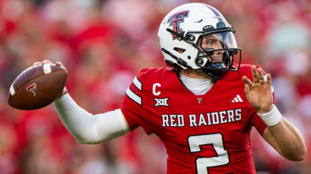 Texas Technology QB Morton práve ponúkol službu v núdzovej situácii oproti ASU 

