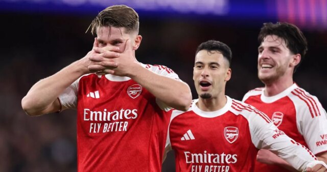Thierry Henry zmenil pozíciu názvu zbierky o 2 kritické body, Viktor Gyokeres oslavuje gól Arsenalu.
