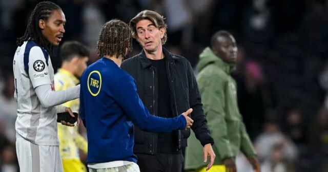 Hlavný tréner Tottenhamu Hotspur Thomas Frank vkladá veľké nádeje do letnej posily Xaviho Simonsa