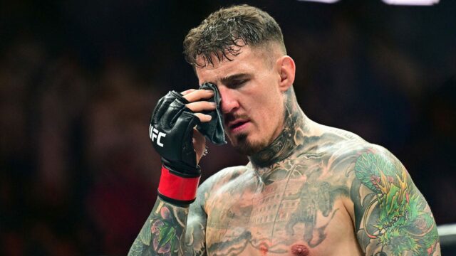 Tom Aspinall nemôže pokračovať po tom, čo Cyril Gane pichol Tom Aspinall nemôže pokračovať po tom, čo Cyril Gane pichol obe oči do stredu UFC