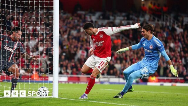 Gabriel Martinelli scores his side's first goal