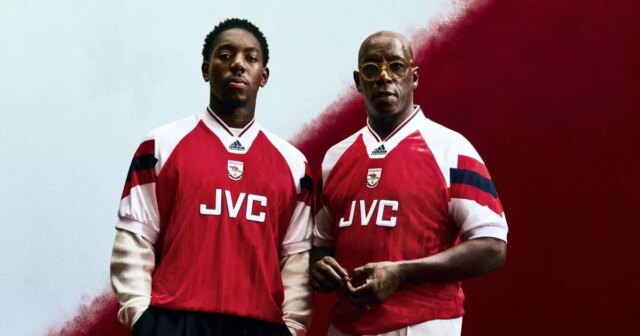Myles Lewis-Skelly a Ian Wright v drese domáceho Arsenalu 92/94.