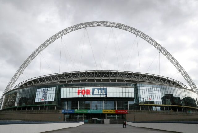 Londýn, Anglicko - 14. marca: Všeobecný pohľad mimo štadióna Wembley reklama na deň finále ligy. Všetky anglické futbalové zápasy sú odložené najmenej do 3. apríla kvôli pandemike Coronavirus Covid-19 Pandemic na štadióne Wembley 14. marca 2020 v Londýne v Anglicku. (Foto: Catherine Ivill/Getty Images)