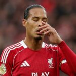 Obranca Liverpoolu Virgil van Dijk v akcii proti Manchestru United