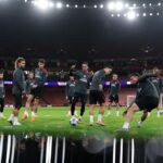 Hráči Atlética de Madrid počas tréningu na Emirates Stadium