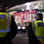 LIVERPOOL, ANGLICKO – 17. SEPTEMBER: Diego Simeone, manažér/hlavný tréner Atlética Madrid je zdržanlivý, keď čelí fanúšikom po neskorom víťaznom góle Liverpoolu počas zápasu fázy MD1 Ligy majstrov UEFA 2025/26 medzi Liverpool FC a Atletico de Madrid na Anfielde 17. septembra 2025 v Liverpoole v Anglicku. (Foto: Marc Atkins/Getty Images)