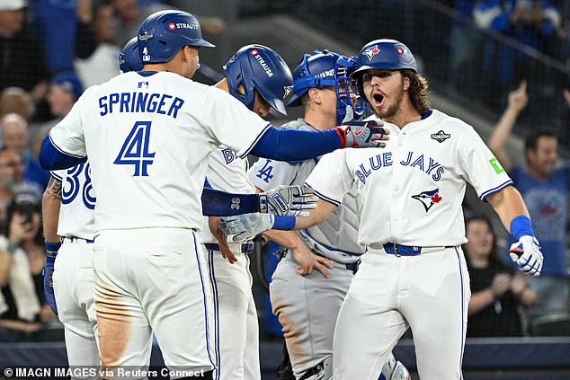 Toronto Blue Jays bezpečne a bezpečne, nádherná videohra 1 Globe Toronto Blue Jays sa ujalo vedenia vo Svetovej sérii po tom, čo v piatok zdolalo Dodgers