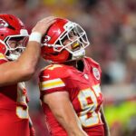 Travis Kelce sa spája so značkou náčelníkov v kývaní lídrov