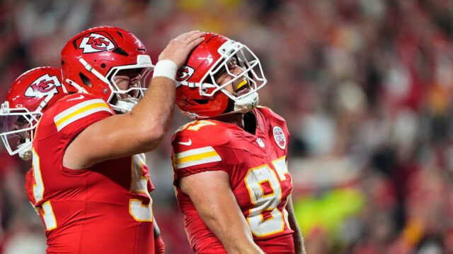Travis Kelce sa spája so značkou náčelníkov v kývaní lídrov Travis Kelce sa spája so značkou náčelníkov v kývaní lídrov