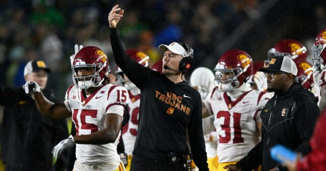 USC sa sústredilo na cúvnutie po strašnej strate Notre Dame USC sa sústredilo na cúvnutie po strašnej strate Notre Dame