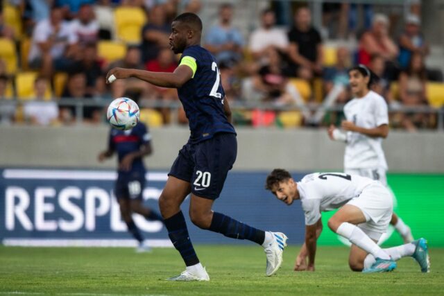 Úrady | Angers rozširujú dohodu Ousmane Camary 

