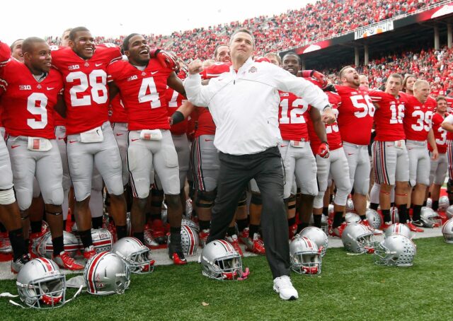 Urban Meyer vrhá tieň na konkurenčný Michigan a zároveň pripomína logo pochodového šialenstva