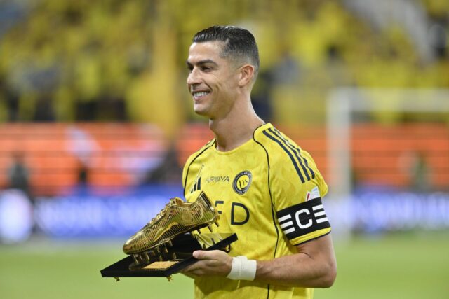 "Určite sa na to bude podobať až do posledného dňa, keď hrá futbal." 

