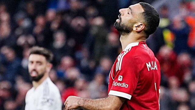 Van Dijk, Salah a Isak sú hrozní, pretože Manchester United tlačí Liverpool priamo do dilemy 

