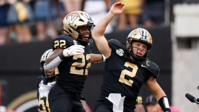 Vanderbilt, Cal vedú univerzitných futbalových gigantov 8. týždňa 

