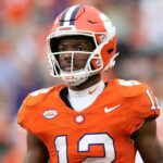 Vedúci prijímajúci hráč Clemson Bryant Wesco Jr bol načas prepustený po hrozivom zranení