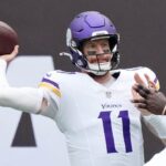 Vikings 'Carson Wentz hodí povolenie TD Pass do Jordan Addison