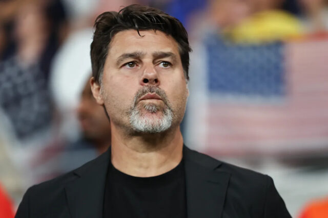 Austin, Texas - 10. októbra: Hlavný tréner Spojených štátov amerických Mauricio Pochettino sa pozerá počas medzinárodného priateľského zápasu medzi Spojenými štátmi a Ekvádorom na štadióne Q2 10. októbra 2025 v Austine v Texase. (Foto: Omar Vega/Getty Images)