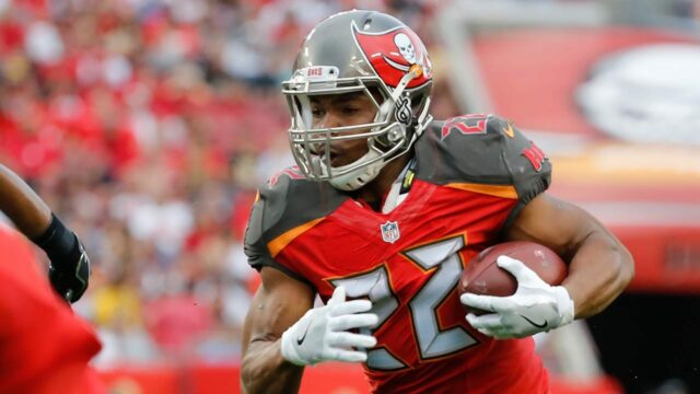 Vo veku 36 rokov zomrel bývalý celebrita Bucs Doug Martin 

