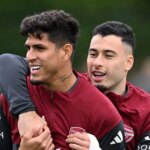 Piero Hincapie a Gabriel Martinelli počas tréningu.