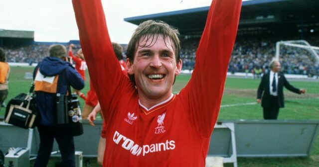 Kenny Dalglish sa zapísal do histórie britského futbalu potom, čo sa stal hráčom a manažérom Liverpoolu