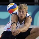 Volejbalista Steven Van de Velde (na obrázku) bol zaradený do zoznamu, ktorý bude hrať budúci mesiac na majstrovstvách sveta v plážovom volejbale v Adelaide po tom, čo bol odsúdený za znásilnenie 12-ročného dievčaťa.