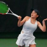WIAA staršie stredoškoláčky špecifikujú skupinovú tenisovú udalosť
