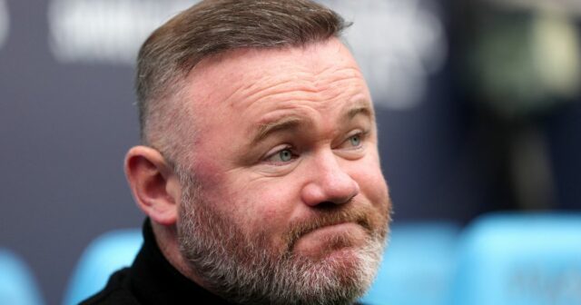 'Wayne Rooney hodil stávku na boxerskú rozprávku na mojej svadbe-- Wayne Rooney sa vo svojej šou smeje