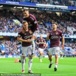 Lawrence Shankland nosí zúrivý vzhľad, keď oslavuje svoj kontroverzný otvárač Ibrox