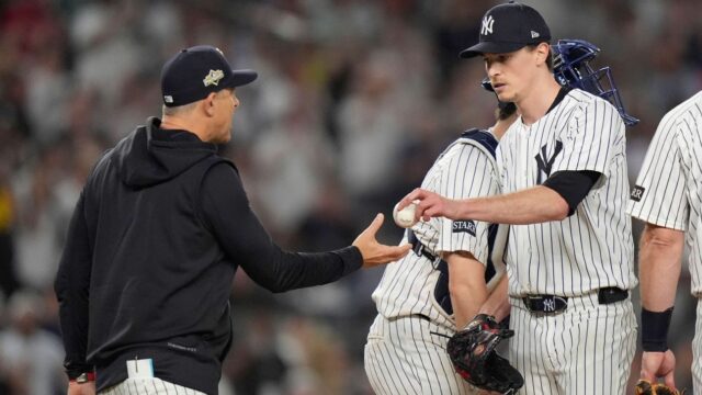 Yankees 'Boone chráni kreslenie vyprážaných, keď bullpen skrutkuje videohru 1 

