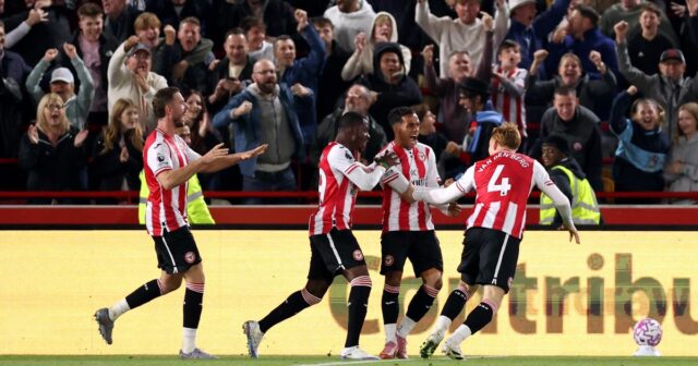 Zabudnuté eso Premier League sa chystá na prestupové rozhovory, pretože Fabio Carvalho odchádza po tom, čo minul gól počas osemfinále Carabao Cup medzi Brentfordom a Sheffieldom Wednesday na Gtech Community Stadium v Brentforde 29. októbra 2024. (Foto MI News/NurPhoto cez Getty Images)
