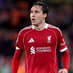 Federico Chiesa z Liverpoolu v akcii počas zápasu Tretie kolo Carabao Cupu medzi Liverpoolom a Southamptonom v Anfielde