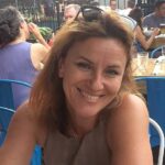 Naomi Toy (na obrázku) kritizovala pohostinského giganta Merivale za účtovanie 2 USD za malú časť paradajkovej omáčky na kriketovom ihrisku v Sydney.