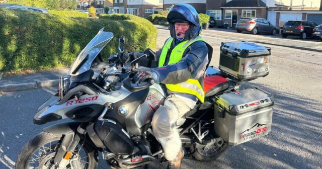 „Vzal som si výlet 2 250 míľ na motocykli, aby som si užil svoju váženú futbalovú súhru '| 

