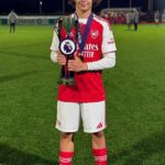 Mladík Arsenalu Luis Munoz sa vo veku 13 rokov stal vôbec najmladším hráčom, ktorý sa objavil v UEFA Youth League, čím prekonal doterajší rekord 14-ročného Liama ​​Payasa.