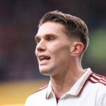 Viktor Gyokeres sa pozerá