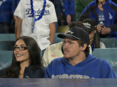 19-yardový TD Justina Herberta dostane špeciálnu oslavu na tému Madison Beer od NFL počas Chargers vs Titans logo pochodového šialenstva