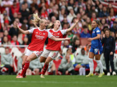 5 momentov VAR by pomohol počas Arsenalu proti Chelsea, keď Gunners okradli LONDÝN, ANGLICKO - 8. NOVEMBRA: Alessia Russo z Arsenalu oslavuje po strelení prvého gólu svojich tímov počas zápasu Barclays Women's Super League medzi Arsenalom a Chelsea FC na Emirates Stadium 8. novembra 2025 v Londýne v Anglicku. (Foto: Naomi Baker/Getty Images)