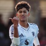 JJ Gabriel oslavuje gól za Manchester United proti Liverpoolu