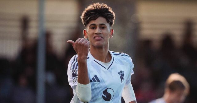 JJ Gabriel oslavuje gól za Manchester United proti Liverpoolu